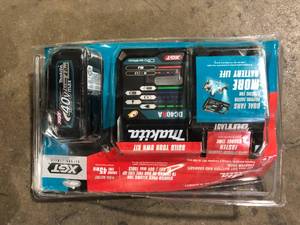 Makita 40V max XGT 4.0Ah Battery and Charger Starter Pack, BL4040, DC40RA (4.0Ah) Customer Returns See Pictures
