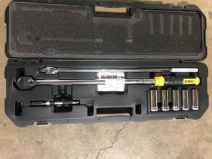 DEWALT 12 in. Drive Torque Wrench Tire Change Kit (7-Piece)    Customer Returns See Pictures