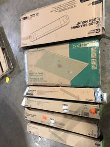 Lot with Assorted warehouse and more Lights Costumer Returns See pics
