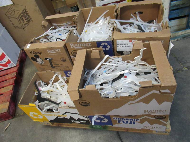 lot 112 image: Pallet of Miscellaneous Plastic Clothing Hangers