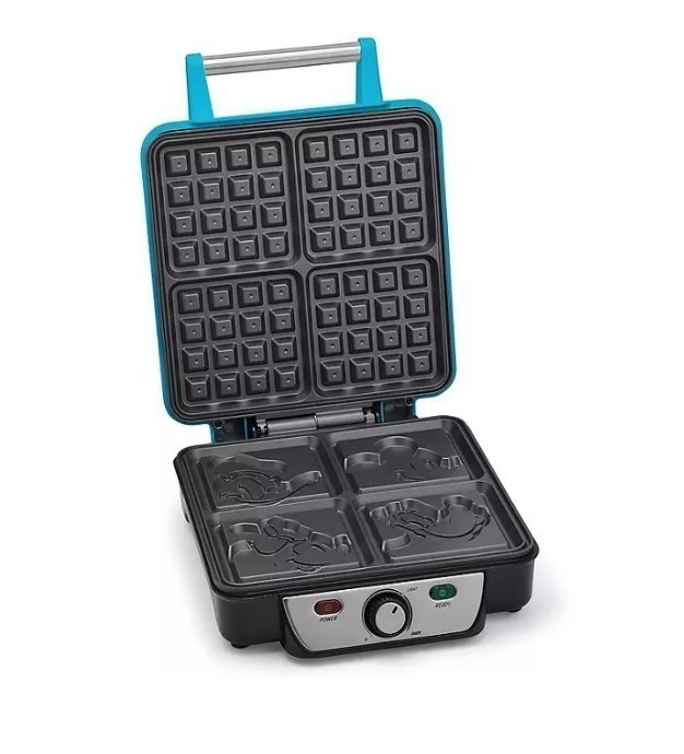 lot 289 image: NEW Mickey and Friends 4-Slice Waffle Maker