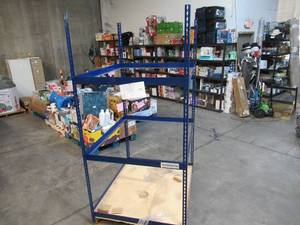 lot 116 image: Adjustable Blue Metal Frame Built to Fit Onto Pallets - Perfect for Projects