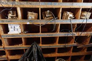 lot 21 image: 5 Commercial Light Fixtures