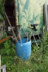 lot 40 image: Assorted Rakes and Shovels