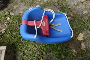 lot 281 image: Little Tikes Baby Swing