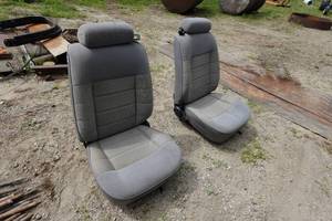 lot 285 image: Automotive Bucket Seats