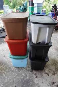lot 59A image: Plastic Bins with Lids