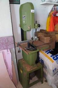 lot 61A image: Central Machinery 14 Wood Cutting Band Saw with Stand