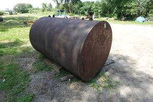 lot 1I image: Large Steel Liquid Tank
