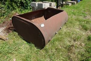 lot 317 image: Steel Holding Tank