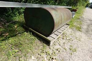 lot 1L image: Large Water Tank