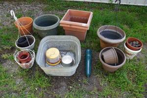 lot 4 image: Assorted Pots and Planters