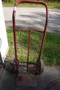 lot 65 image: 2-Wheel Dolly
