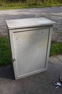 lot 68 image: Wood Cabinet