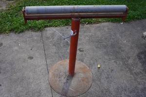 lot 75 image: Heavy Duty Roller Stand