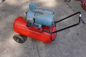 lot 11A image: Horizontal Electric Air Compressor