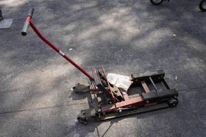 lot 84 image: Craftsman Motorcycle Jack