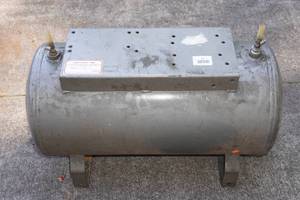 lot 87 image: 12 Gallon Compressor Air Tank
