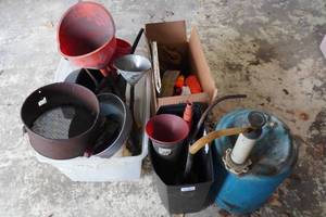 lot 289 image: Funnels, Tank with Pump, Automotive Supplies