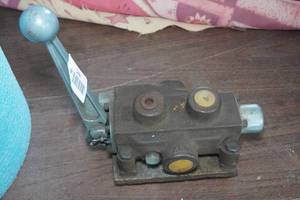 lot 248 image: Cross Single Spool Monoblock Hydraulic Directional Control Valve