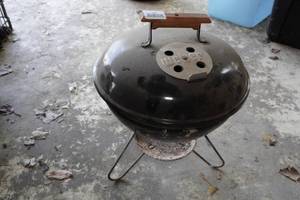 lot 243 image: Weber Charcoal Grill