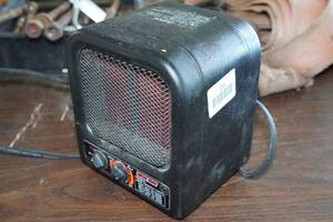 lot 216 image: Royal Heat Electric Heater