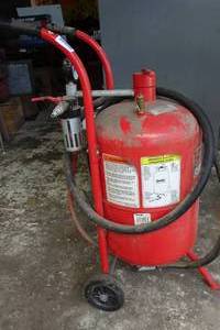 lot 104 image: Clarke 10 Gallon Sandblaster Tank