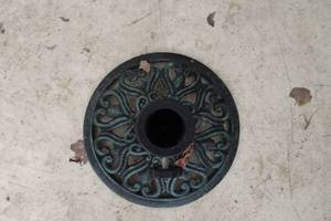 lot 119 image: Ornate Patio Umbrella Base