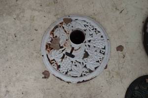 lot 120 image: White Patio Umbrella Base
