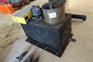 lot 254 image: Hydraulic Pump - Power UpDown Dump Truck