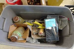 lot 338 image: Assorted Painting Supplies