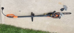 lot 24 image: Black & Decker Electric Tree Bush Trimmer wAccessory Blades