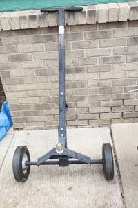 lot 28 image: Hitch Master Two-Wheel Hitch Pull