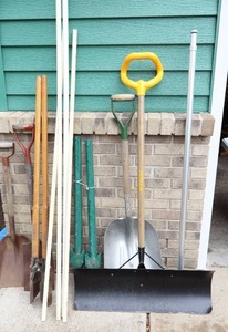 lot 38 image: U-Fence Posts, Shovels, Posthole Digger, Conduit Etc