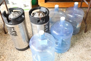 lot 48 image: BrewerianaDraft Brewer Kegs and 5 Gal Handled Water Bottles