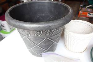 lot 53 image: Flower Pots, Wood Dowels Etc