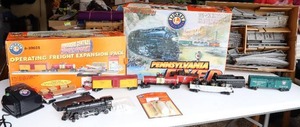 lot 11 image: Lionel Train Set Pennsylvanian Flyer and Wisconsin Central Highball Freight
