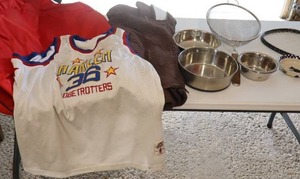 lot 90 image: Harlem #36 Globetrotters Jersey-Cat & Dog Dishes-Tennis Racket
