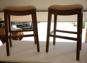 lot 17 image: 31-Inch Cushioned Bar Nook Stools and Ottoman Bench