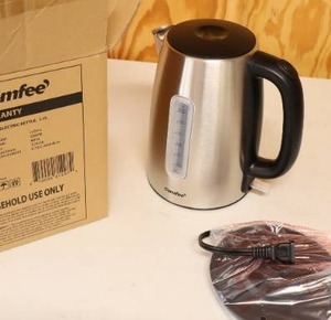 lot 97 image: Comfee Electric Coffee Pot