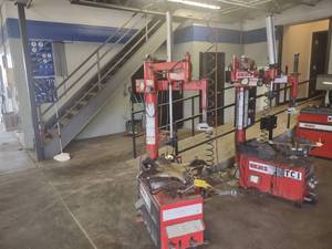 lot 11 image: Coats Rim Clamp Tire Changer, Works...