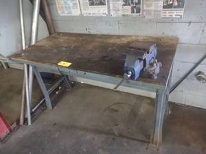 lot 34 image: Work Bench with 5 12 Swivel Vise...