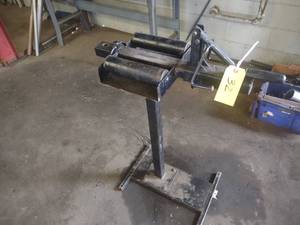 lot 32 image: Tire Spreader Repair Stand...