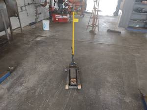 lot 37 image: Floor Jack...