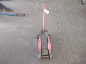 lot 38 image: Floor Jack, Missing Handle Piece, W...