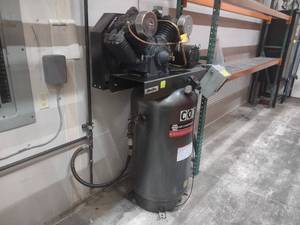 lot 16 image: Napa Industrial Air Compressor, 7.5...