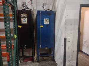 lot 18 image: Oil Tank, 28x28x85 Overall with Air...