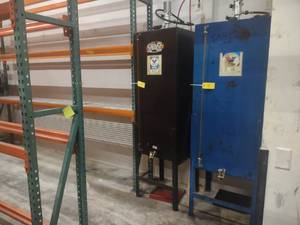 lot 19 image: Oil Tank, 24x24x85 Overall with Air...
