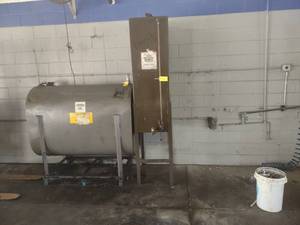 lot 20 image: Oil Tank, 20x26x92 Overall ...