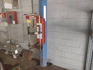 lot 15 image: Branick Model 7200 Strut Spring Com...